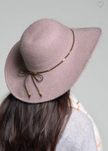 Load image into Gallery viewer, 100% Wool Wide Brim Hat
