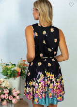 Load image into Gallery viewer, Sleeveless floral print dress

